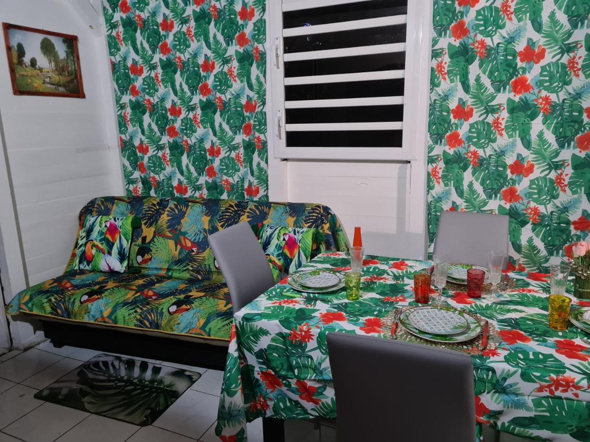 Soleil Des Iles Apartment Sainte-Anne  Ngoại thất bức ảnh